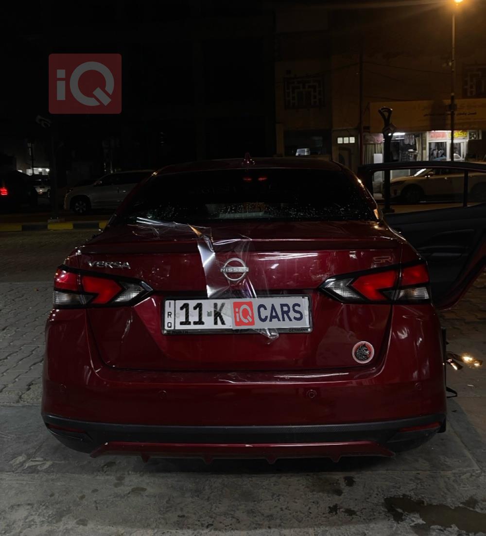 نيسان فيرسا